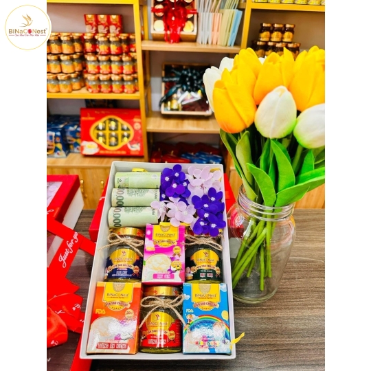 HỘP QUÀ  HOA 8 HỦ YẾN 